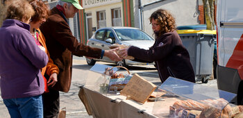 MARCHÉ